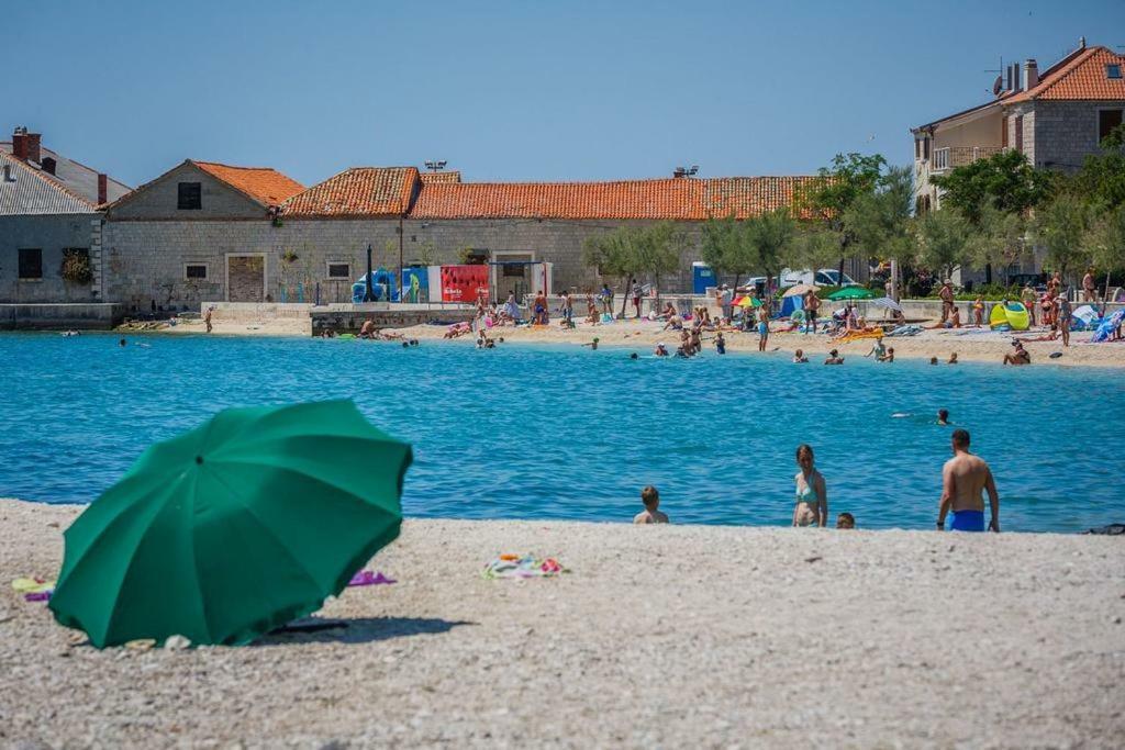 Apartmani Ledenko Kaštela Kültér fotó